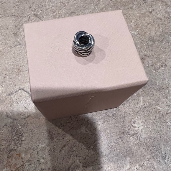 Knotted Pandora charm - Picture 2 of 2